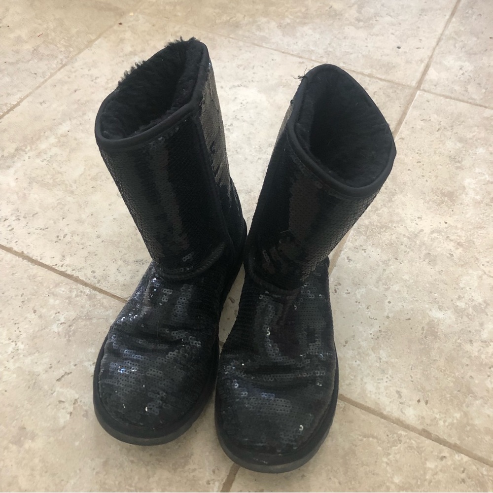UGG Sparkle Sequin Black Short Boots Sherpa Sz 8M